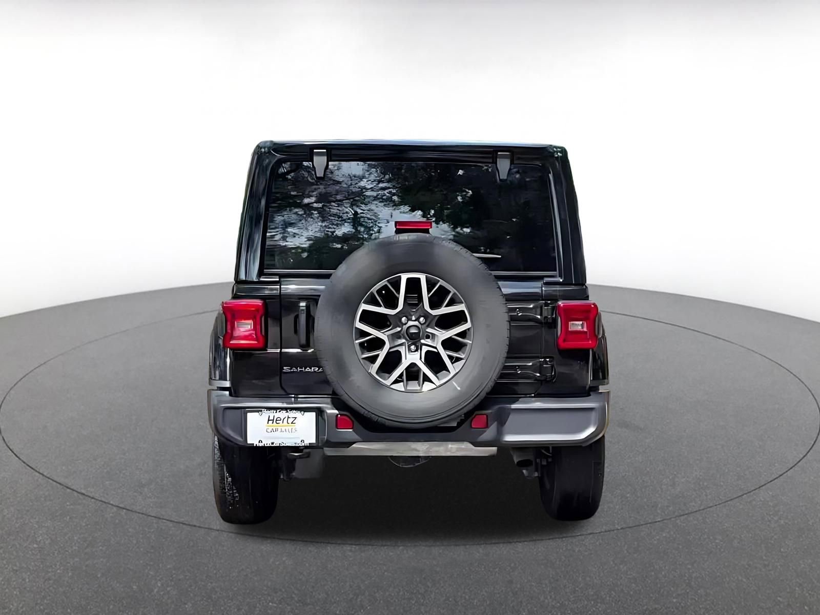 Used 2025 Jeep Wrangler Unlimited Sahara AWD/4WD image 11