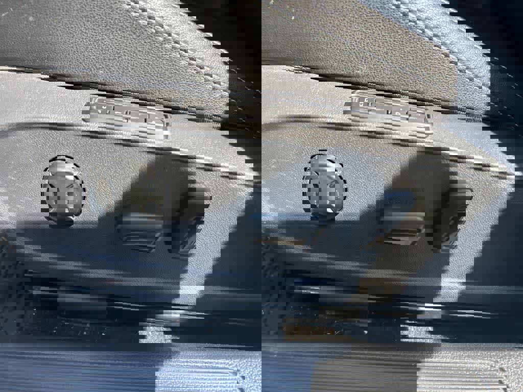 Used 2019 Volkswagen Jetta SEL Premium image 11