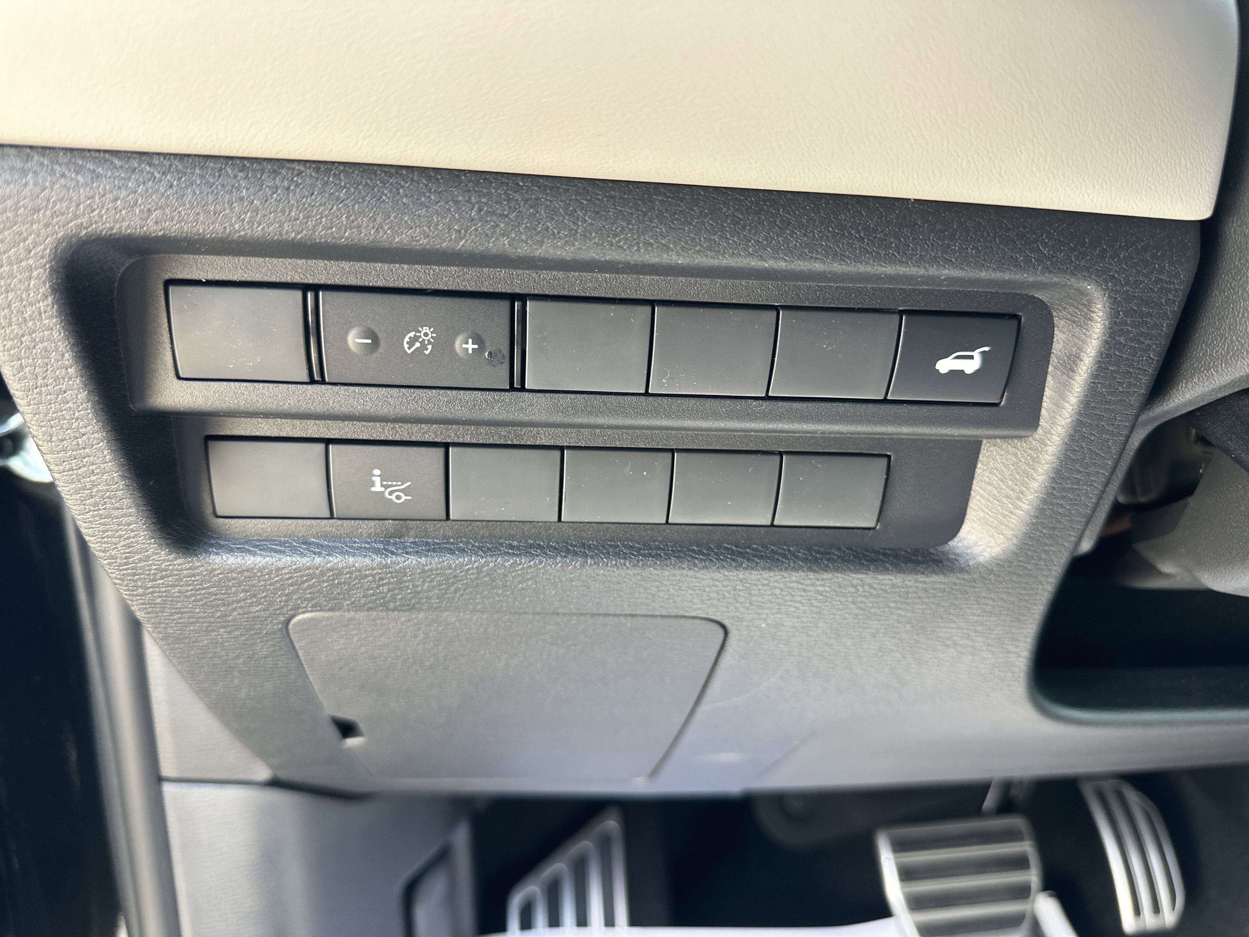 Used 2025 Mitsubishi Outlander AWD image 10