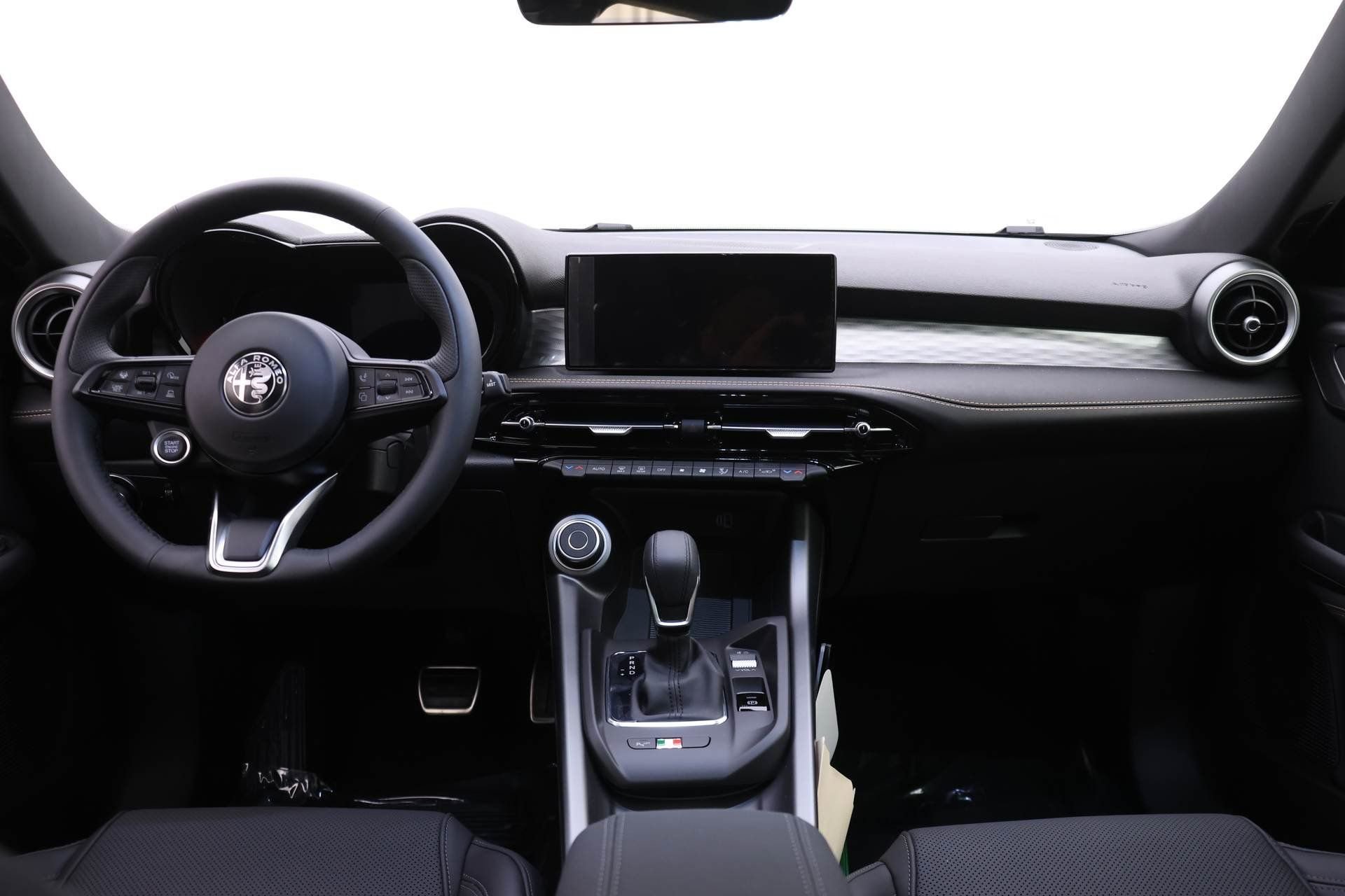 New 2025 Alfa Romeo Tonale w/ Premium Package image 8