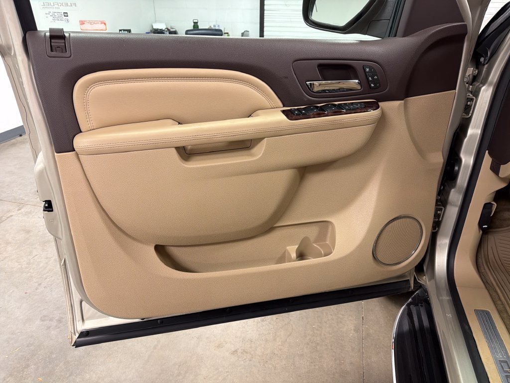 Used 2014 GMC Yukon Denali RWD image 22