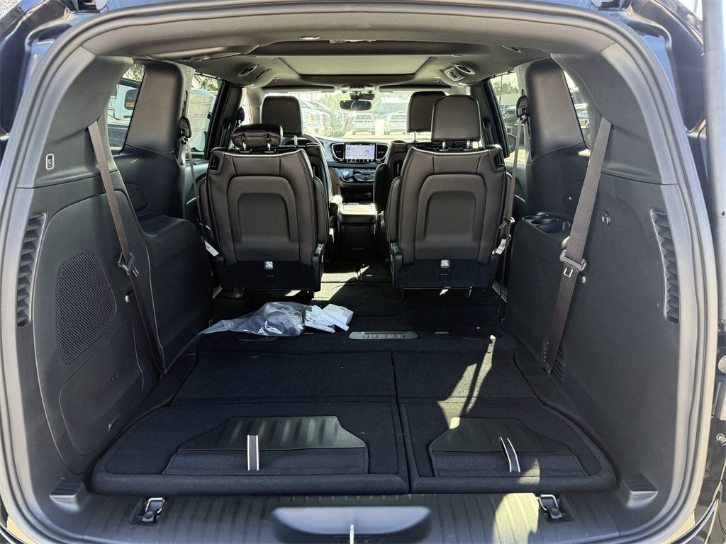 New 2026 Chrysler Pacifica Limited image 27