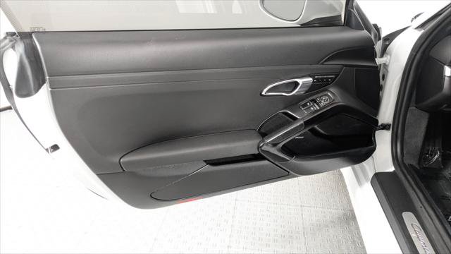 Used 2018 Porsche 718 Cayman RWD image 13