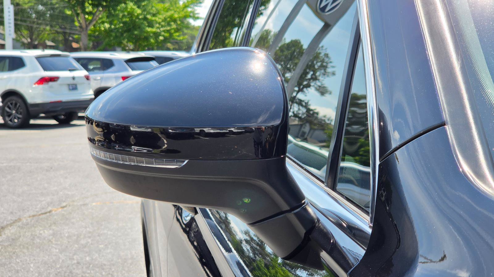 Certified 2023 Volkswagen Tiguan SE w/ Panoramic Sunroof Package FWD image 11