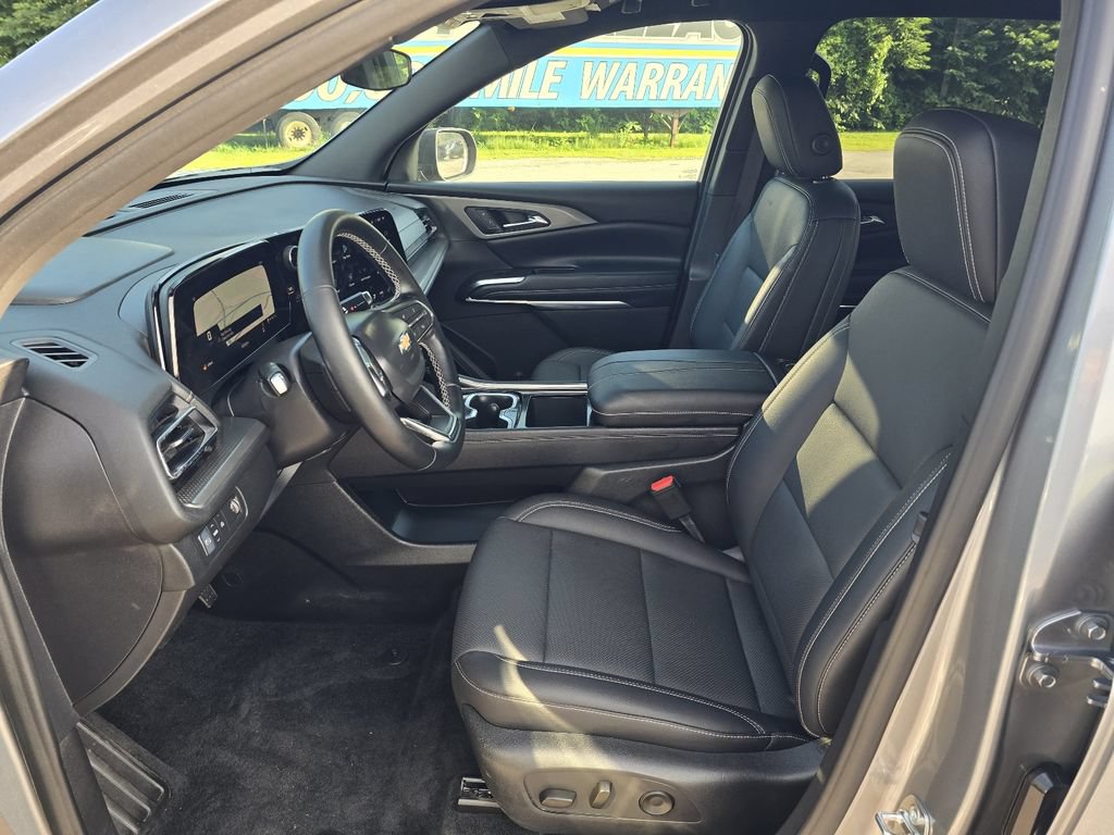 Used 2026 Chevrolet Traverse LT FWD image 13