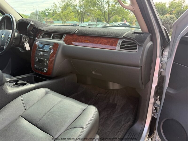 Used 2013 Chevrolet Tahoe LT w/ Luxury Package AWD/4WD image 22