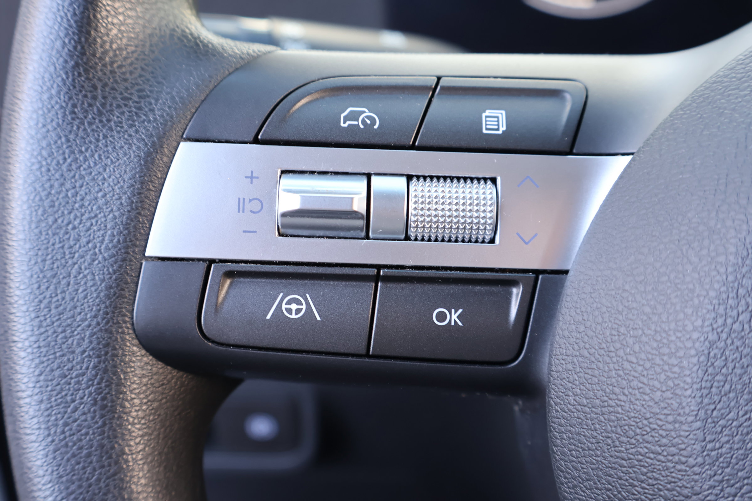 Used 2024 Hyundai Kona SE image 25