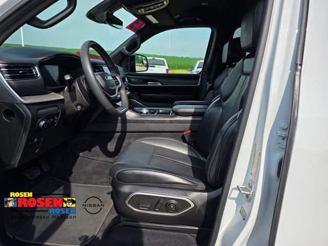 Used 2023 Jeep Wagoneer Series III w/ Preferred Equipment Group AWD/4WD image 3
