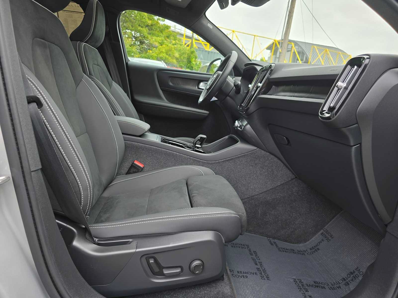 Certified 2023 Volvo C40 P8 Recharge Plus w/ Climate Package AWD/4WD image 11