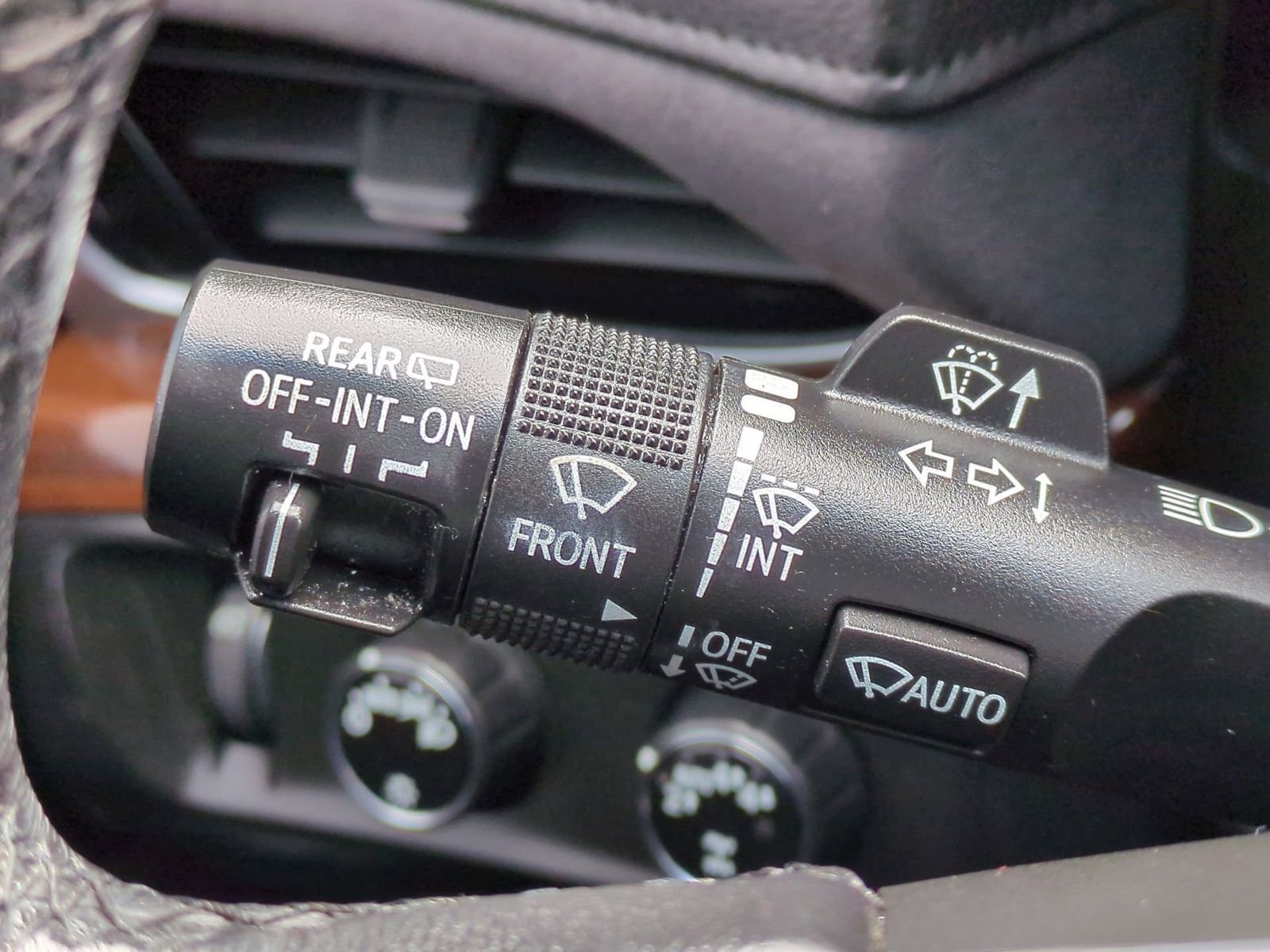 Used 2019 Cadillac Escalade ESV Luxury image 35