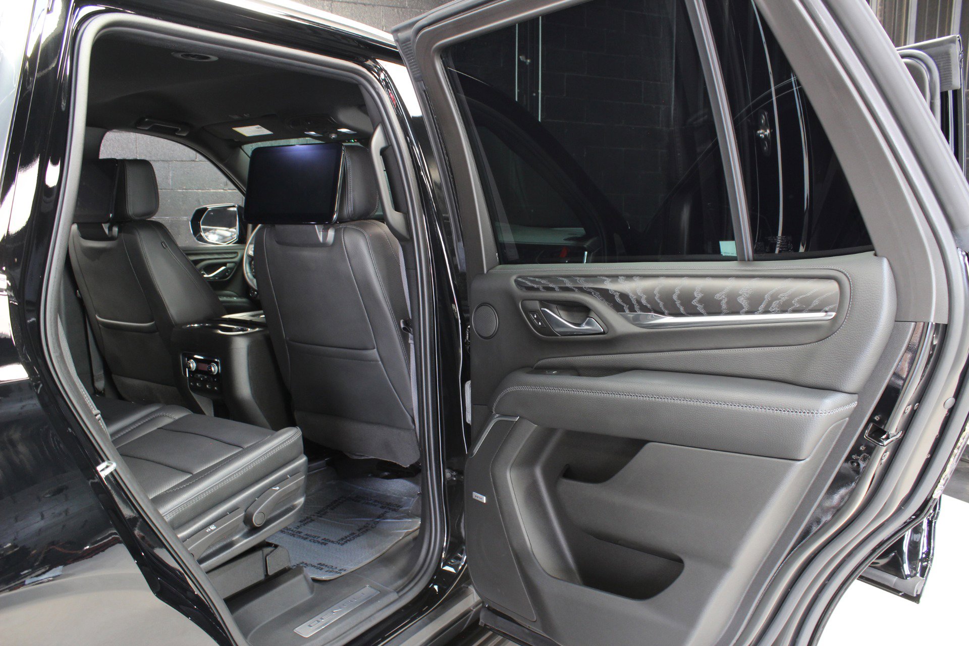 Used 2023 GMC Yukon Denali w/ Advanced Technology Package image 44