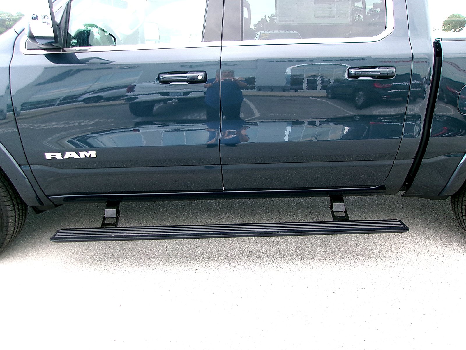 New 2026 RAM 1500 Laramie AWD/4WD image 7