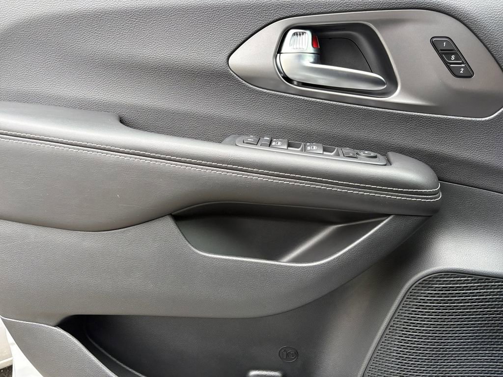 New 2026 Chrysler Pacifica Select image 8