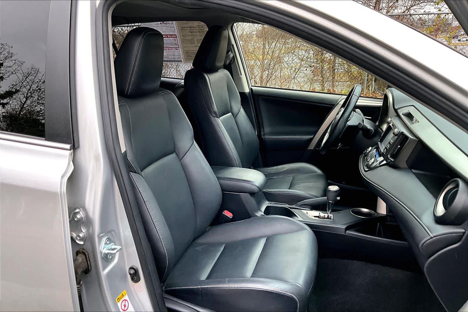 Used 2015 Toyota RAV4 Limited AWD/4WD image 9