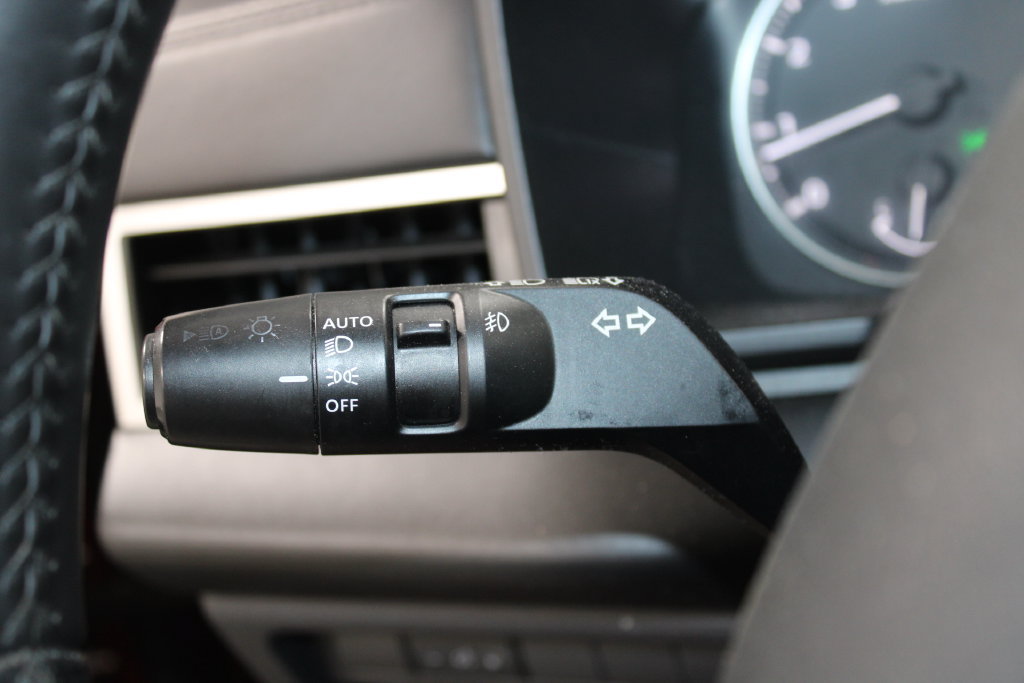 Used 2025 Mitsubishi Outlander SE FWD image 23