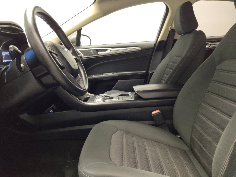 Used 2020 Ford Fusion SE FWD image 17