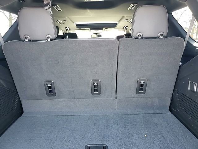 Used 2023 GMC Yukon SLT w/ SLT Premium Package image 8