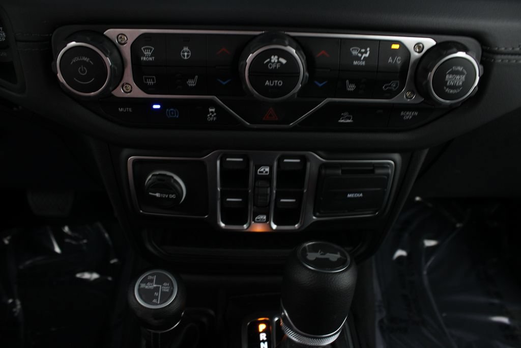 Used 2025 Jeep Wrangler Unlimited Sahara AWD/4WD image 6