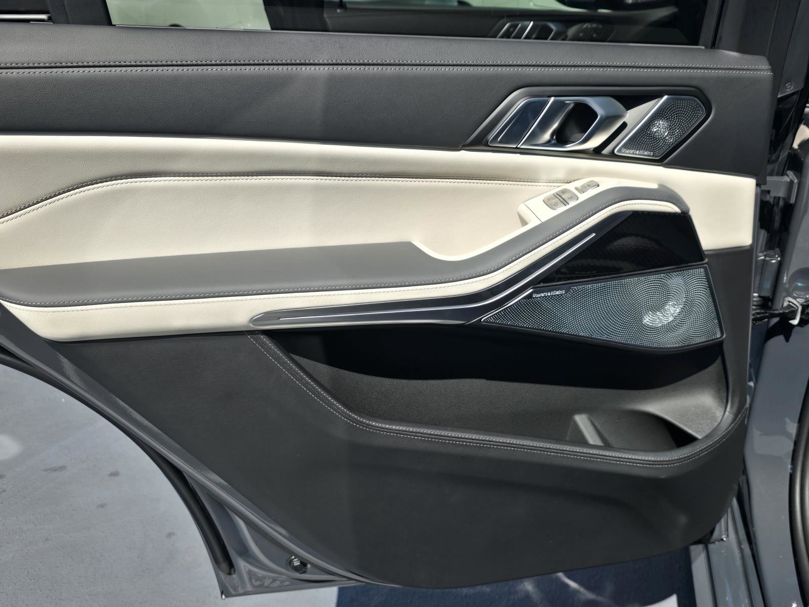 New 2026 BMW ALPINA XB7 image 10