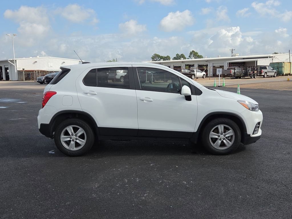 Used 2022 Chevrolet Trax LS w/ Tint and Cruise Package FWD image 18