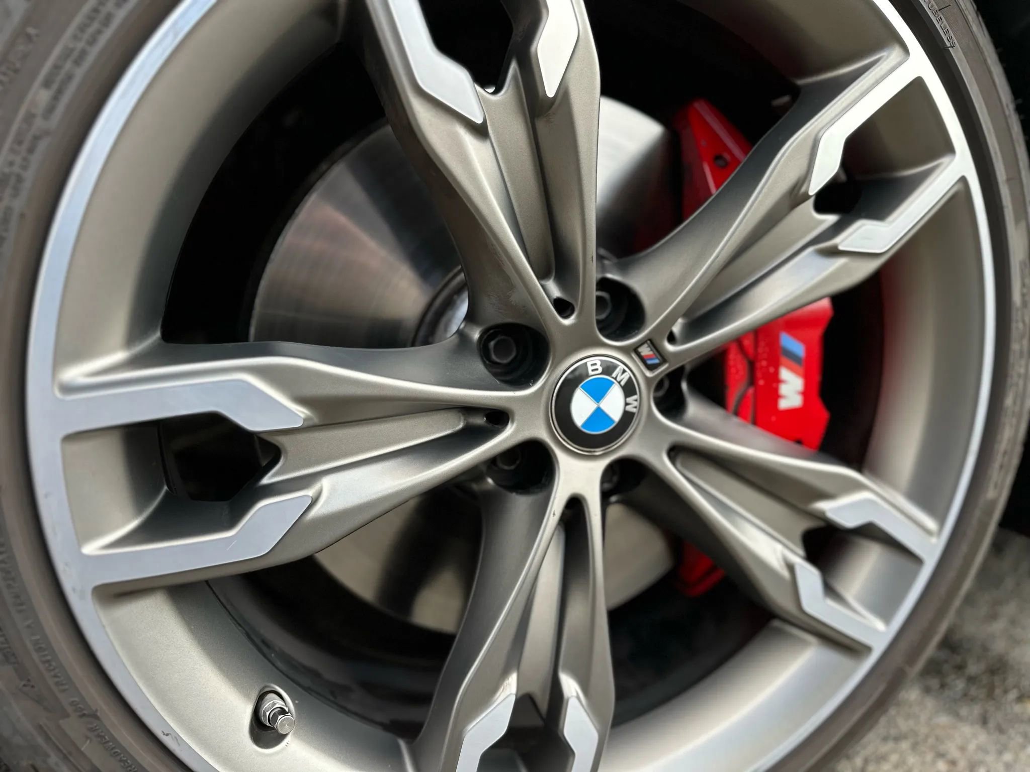 Used 2021 BMW M550i xDrive image 28