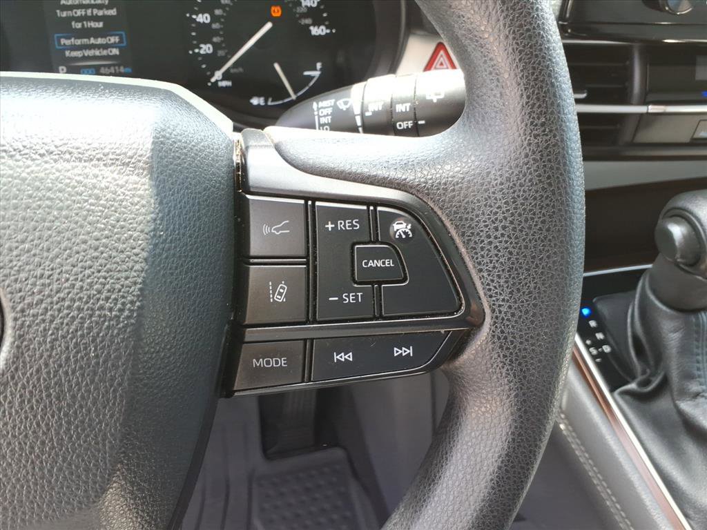 Used 2024 Toyota Sienna LE FWD image 25