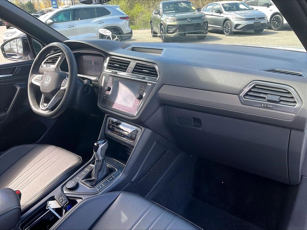 Used 2023 Volkswagen Tiguan SE R-Line AWD/4WD image 14