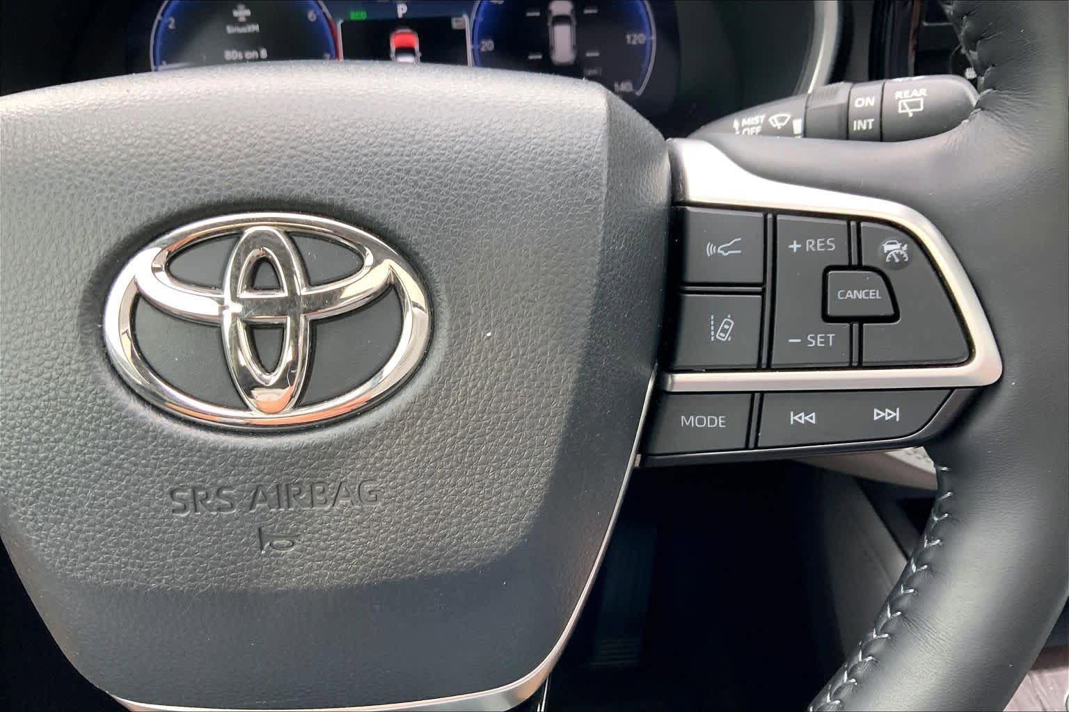 Used 2023 Toyota Highlander Limited FWD image 25