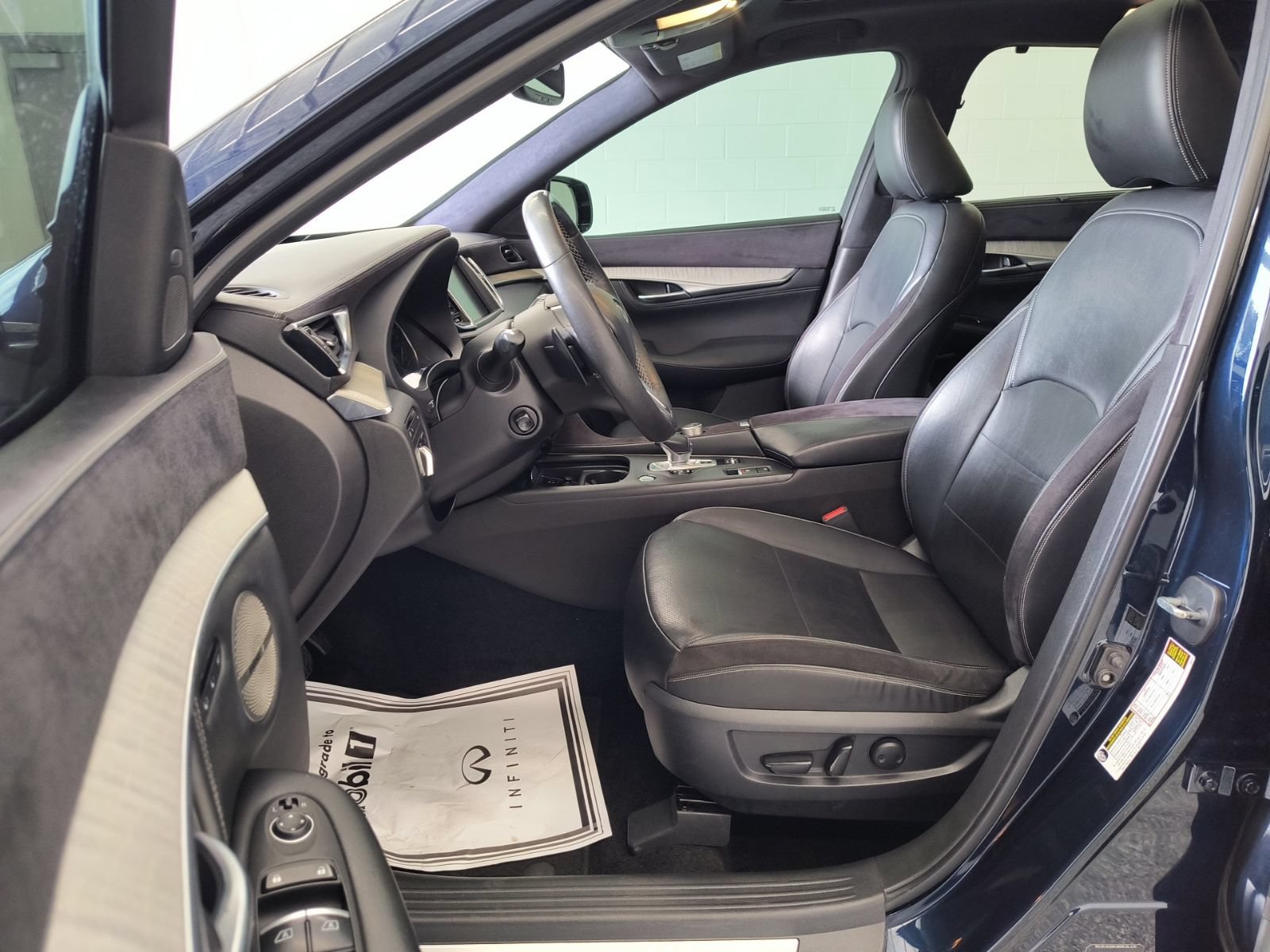 Used 2019 INFINITI QX50 Essential w/ Sensory Package FWD image 9