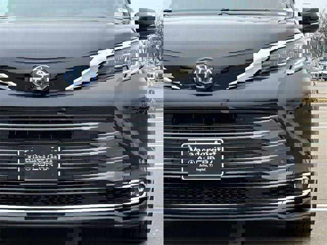 Used 2024 Toyota Sienna Limited image 10