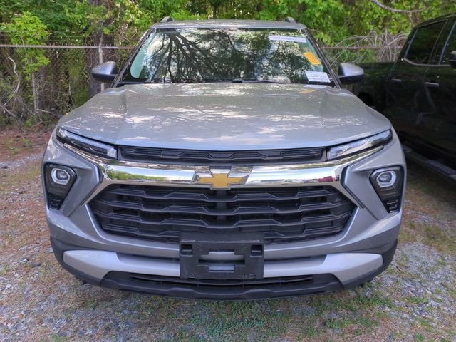 Used 2025 Chevrolet TrailBlazer LT AWD/4WD image 3