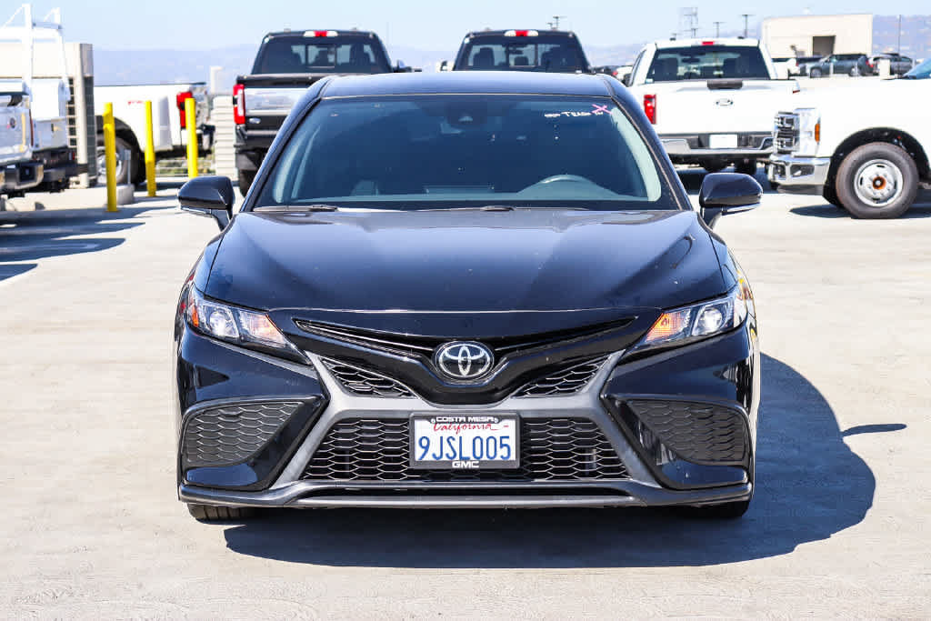 Used 2024 Toyota Camry SE FWD image 2