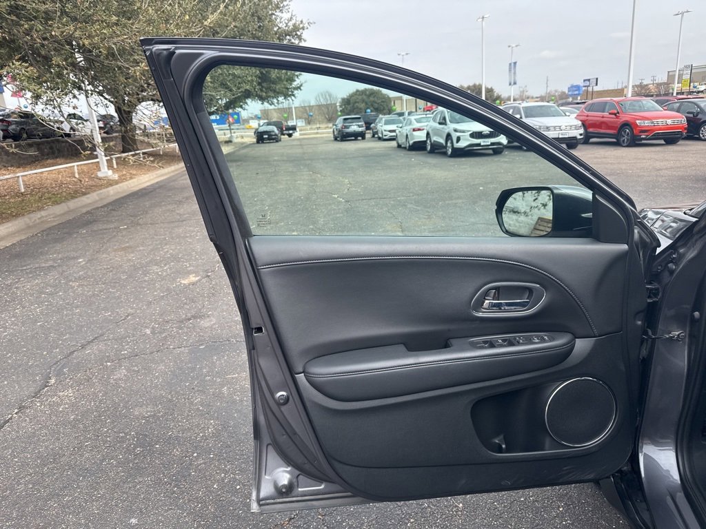 Used 2017 Honda HR-V EX-L image 9