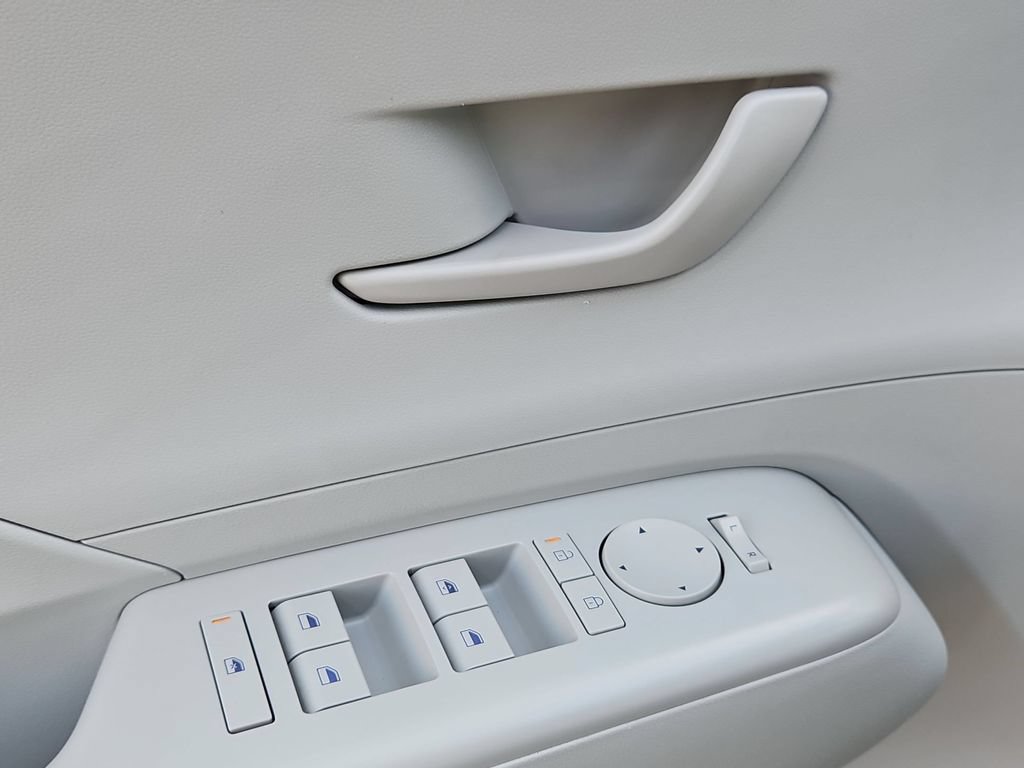 Used 2025 Hyundai Kona SEL FWD image 13