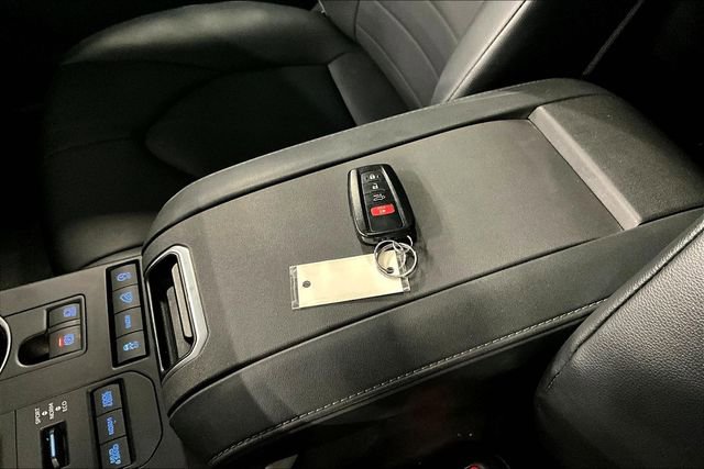 Used 2021 Toyota Highlander XLE AWD/4WD image 36