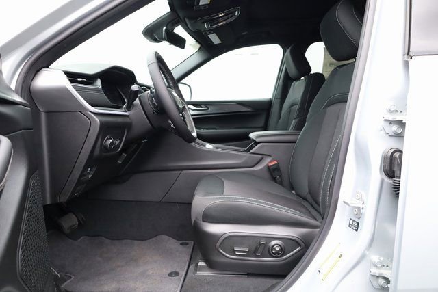 New 2025 Jeep Grand Cherokee L Laredo w/ Luxury Tech Group I AWD/4WD image 13