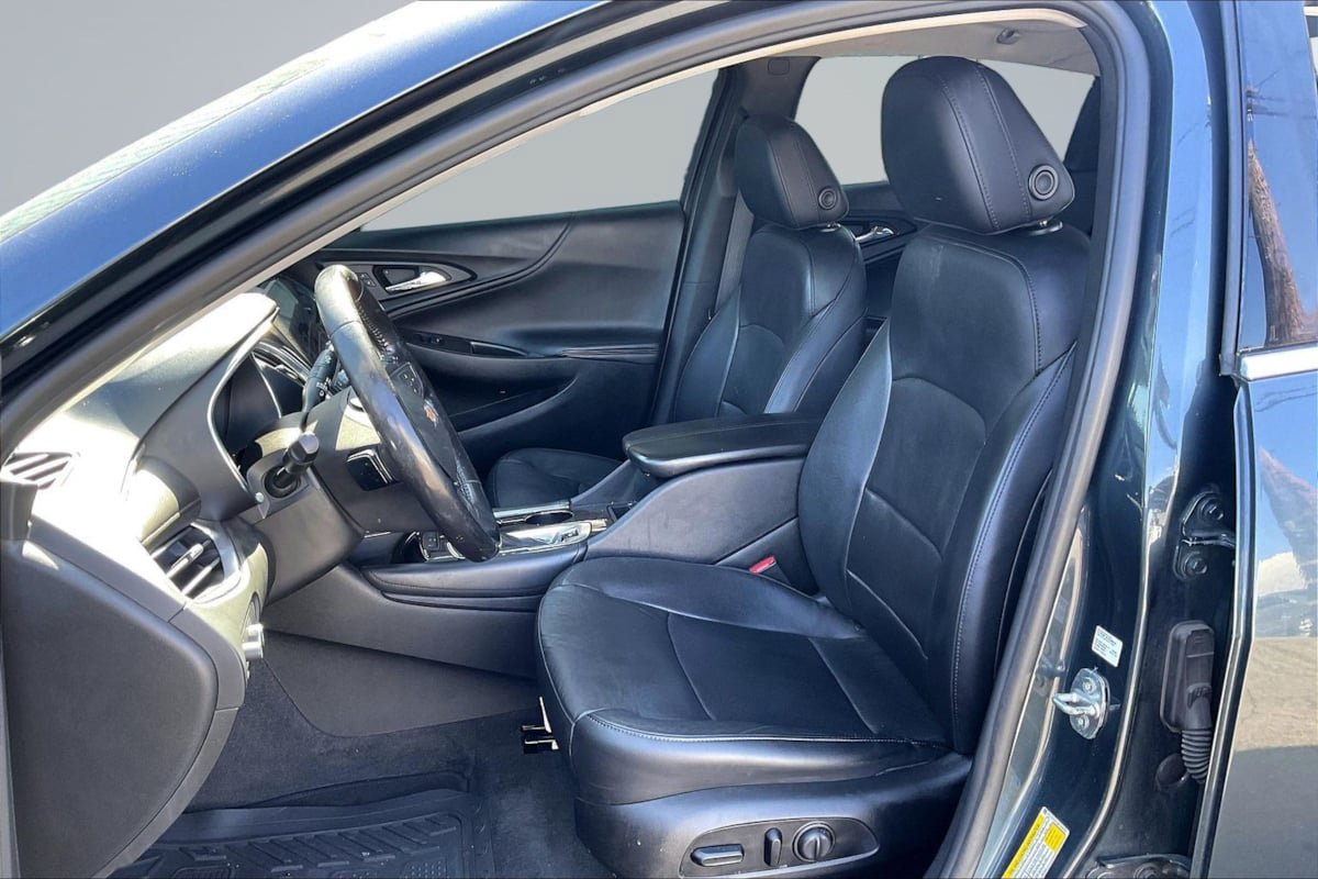 Used 2021 Chevrolet Malibu Premier FWD image 24