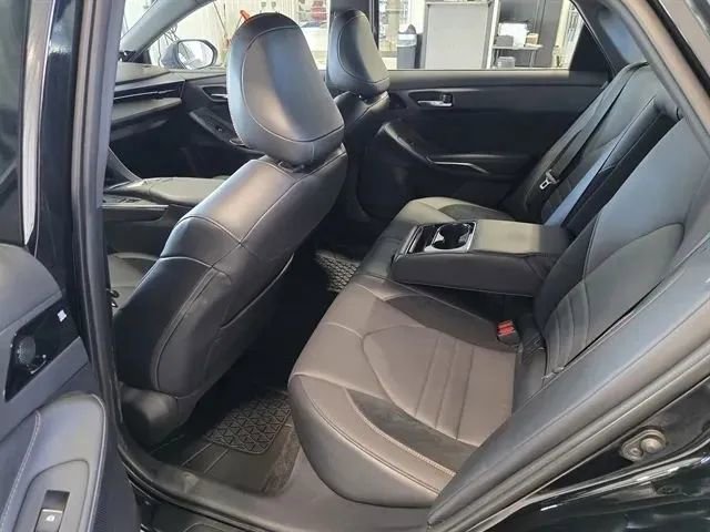 Used 2022 Toyota Avalon Touring w/ Advanced Safety Package image 10