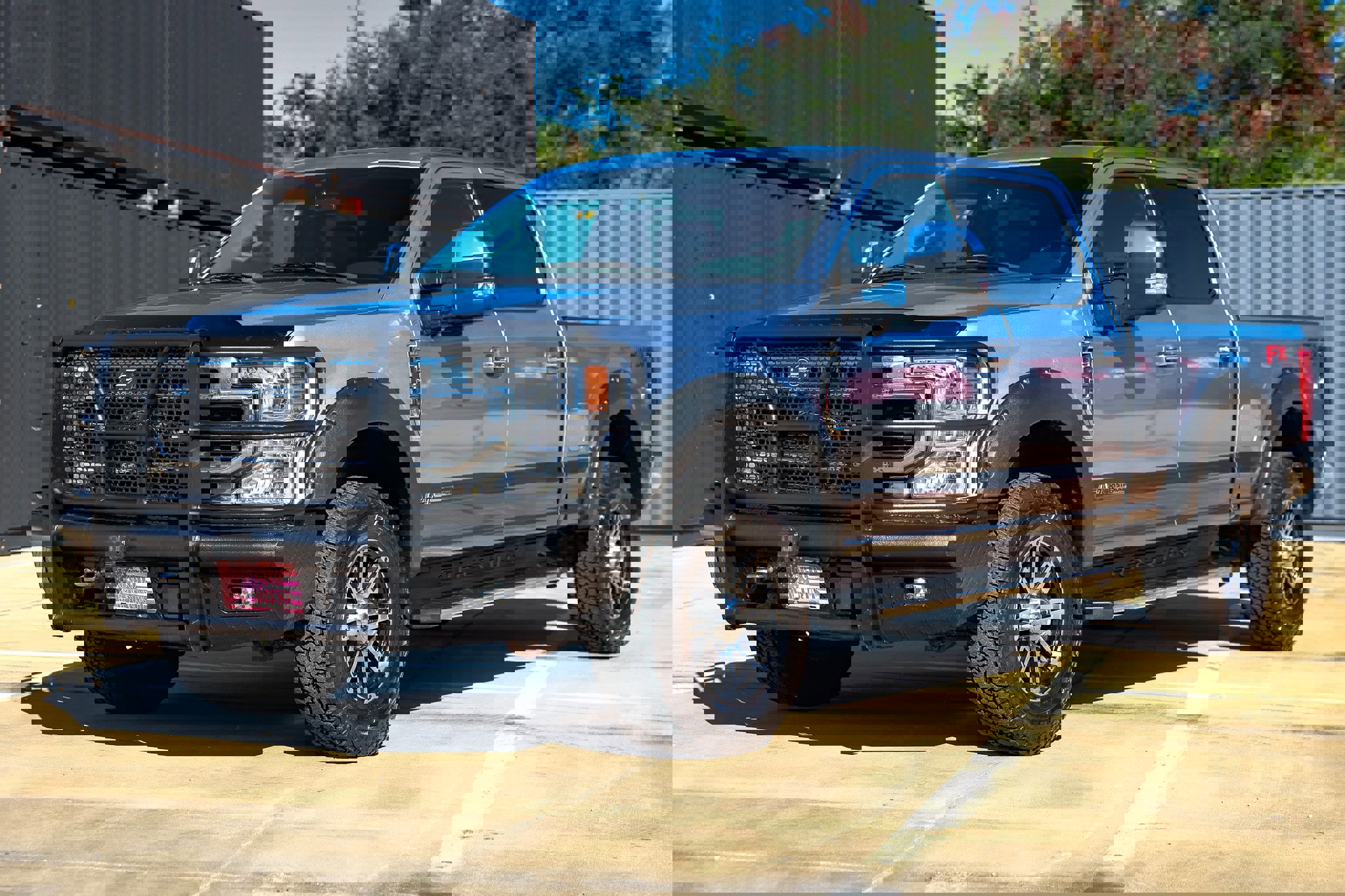 Used 2021 Ford F350 Lariat w/ Lariat Ultimate Package image 4