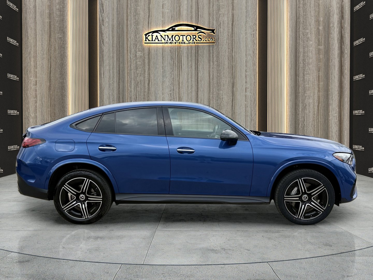 Used 2024 Mercedes-Benz GLC 300 4MATIC w/ AMG Line image 8