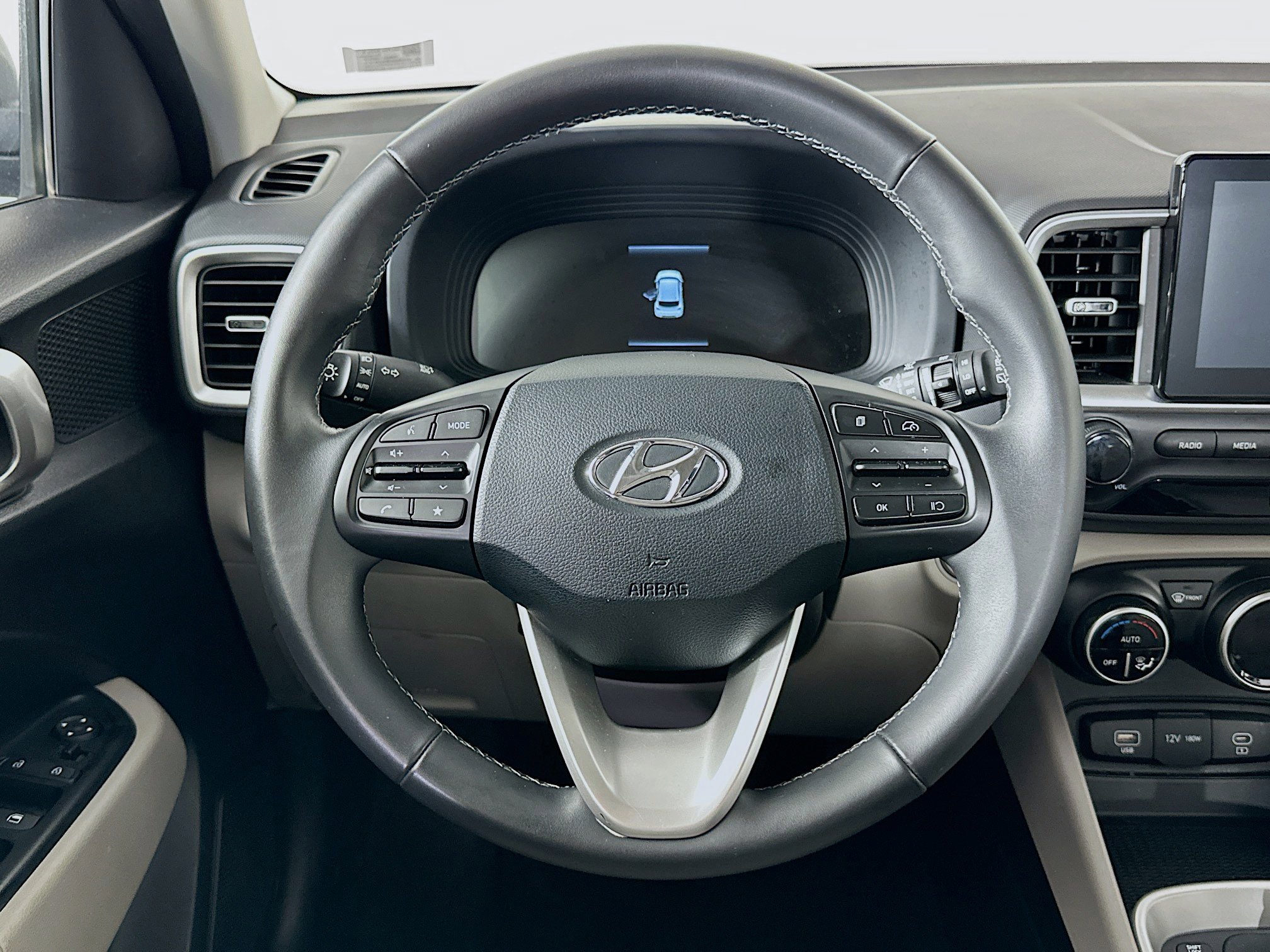 Used 2025 Hyundai Venue SEL FWD image 18