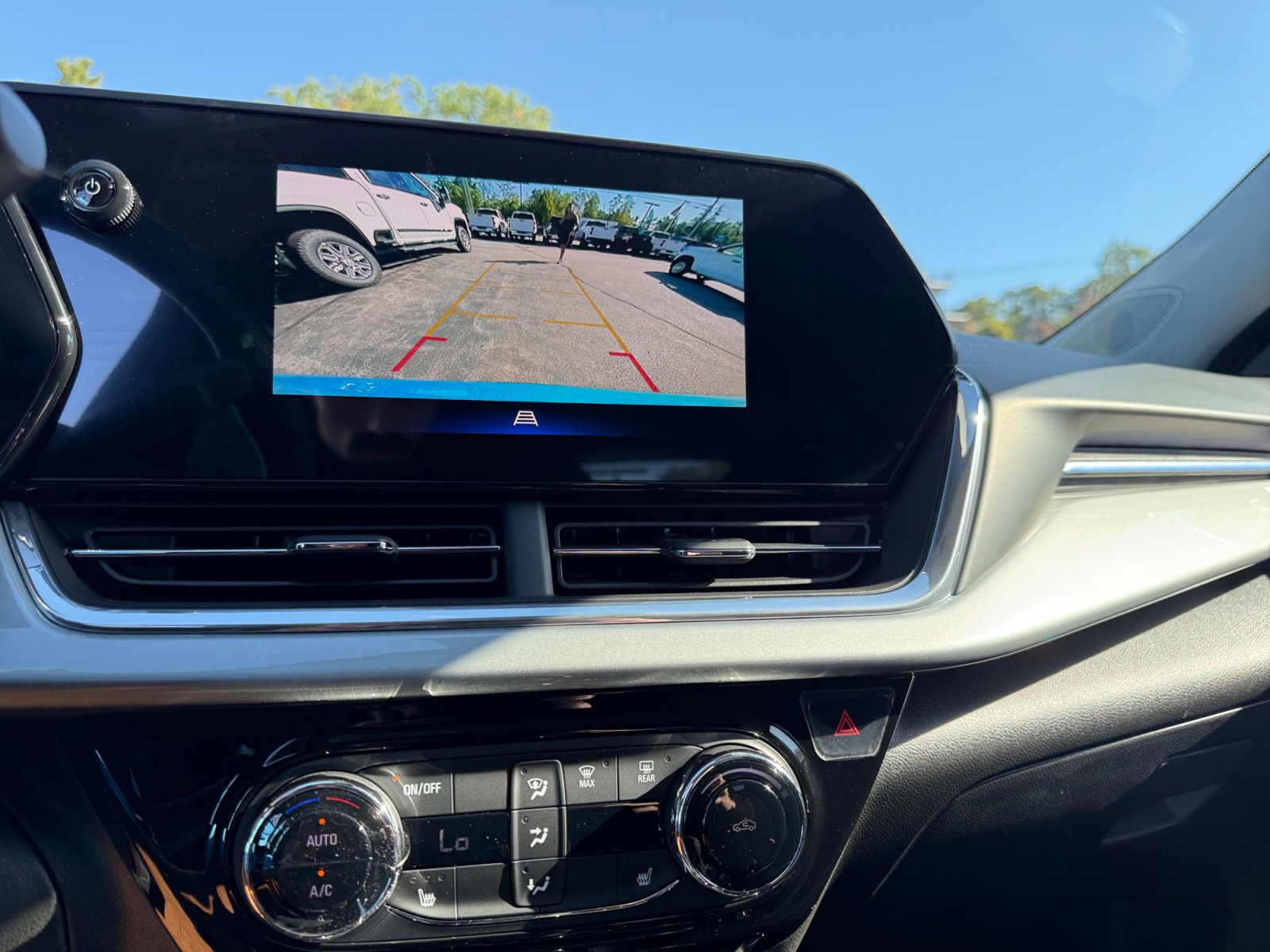 New 2026 Chevrolet Trax LT w/ Driver Confidence Package FWD image 21