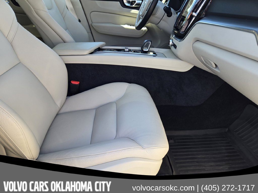 Certified 2025 Volvo XC60 B5 Core w/ Protection Package Premier AWD/4WD image 11