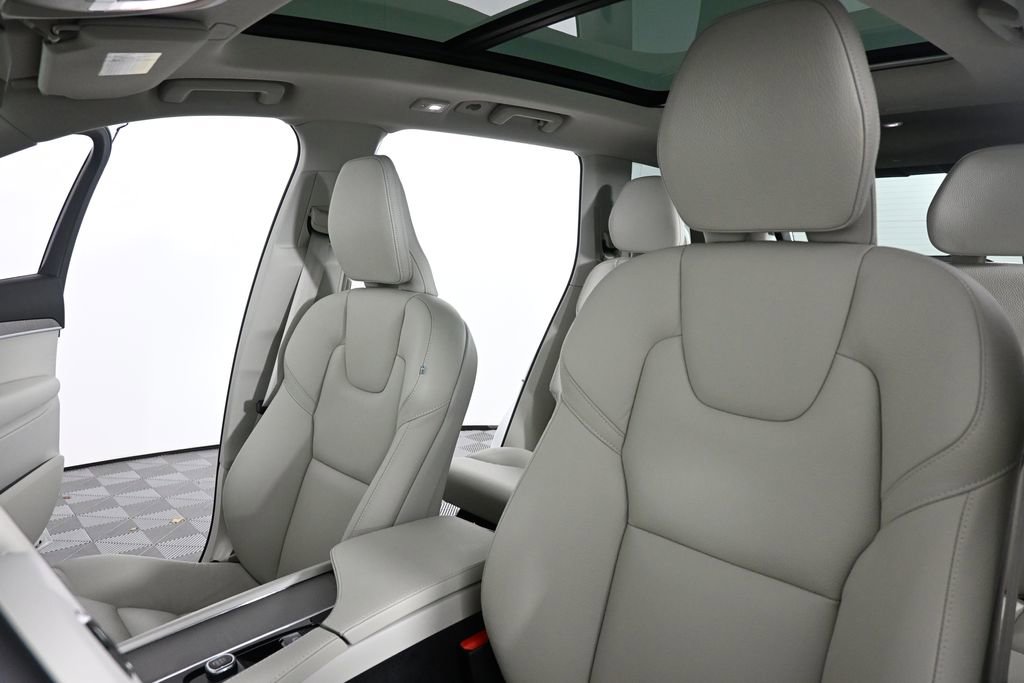 Used 2025 Volvo XC90 B5 Plus w/ Protection Package Premier AWD/4WD image 5