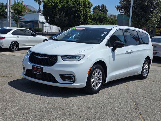 Certified 2024 Chrysler Pacifica Touring-L FWD image 10