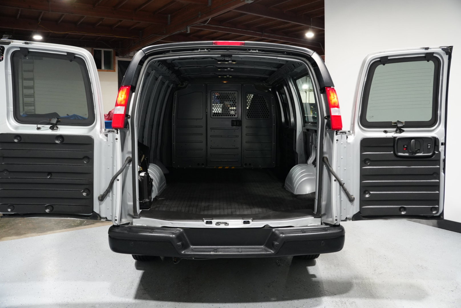 Used 2024 Chevrolet Express 2500 w/ Driver Convenience Package image 19