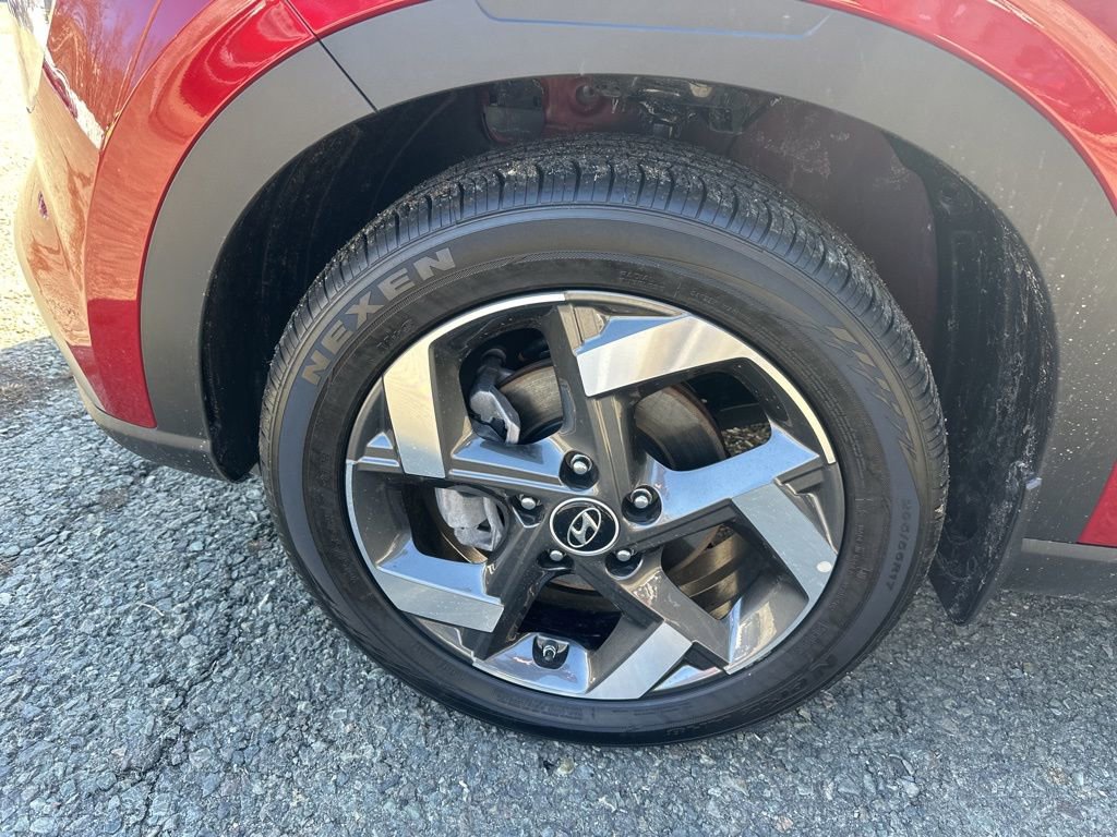 Certified 2025 Hyundai Venue SEL image 28