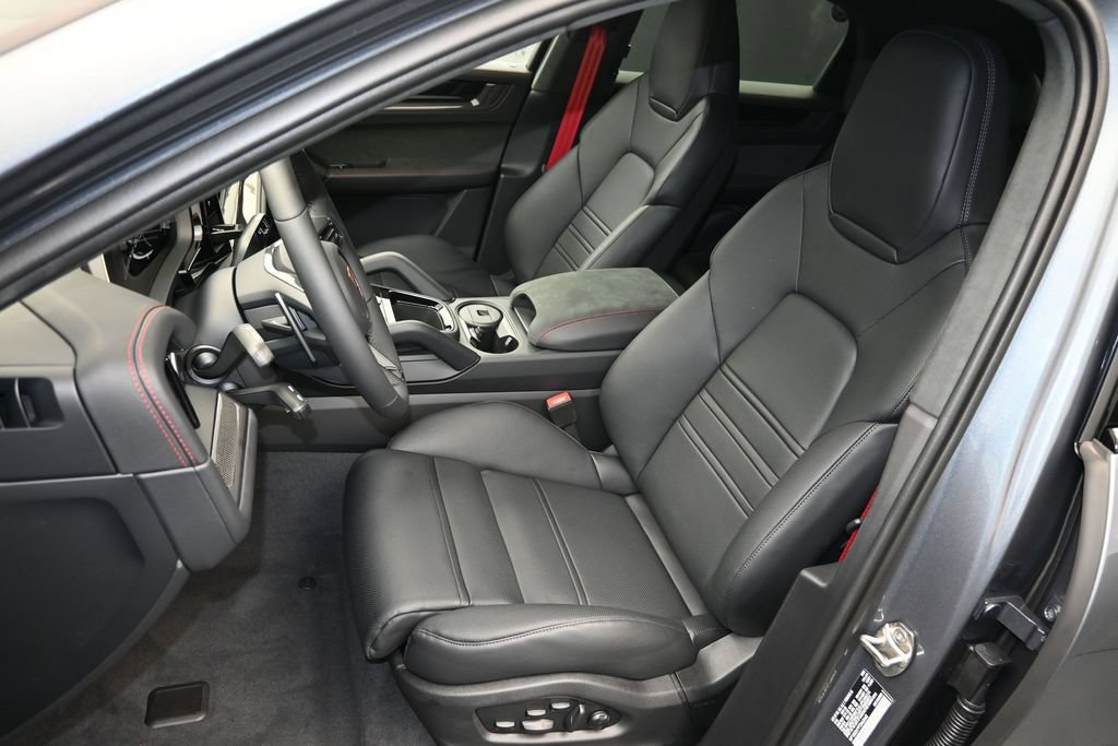 New 2026 Porsche Cayenne GTS AWD/4WD image 6