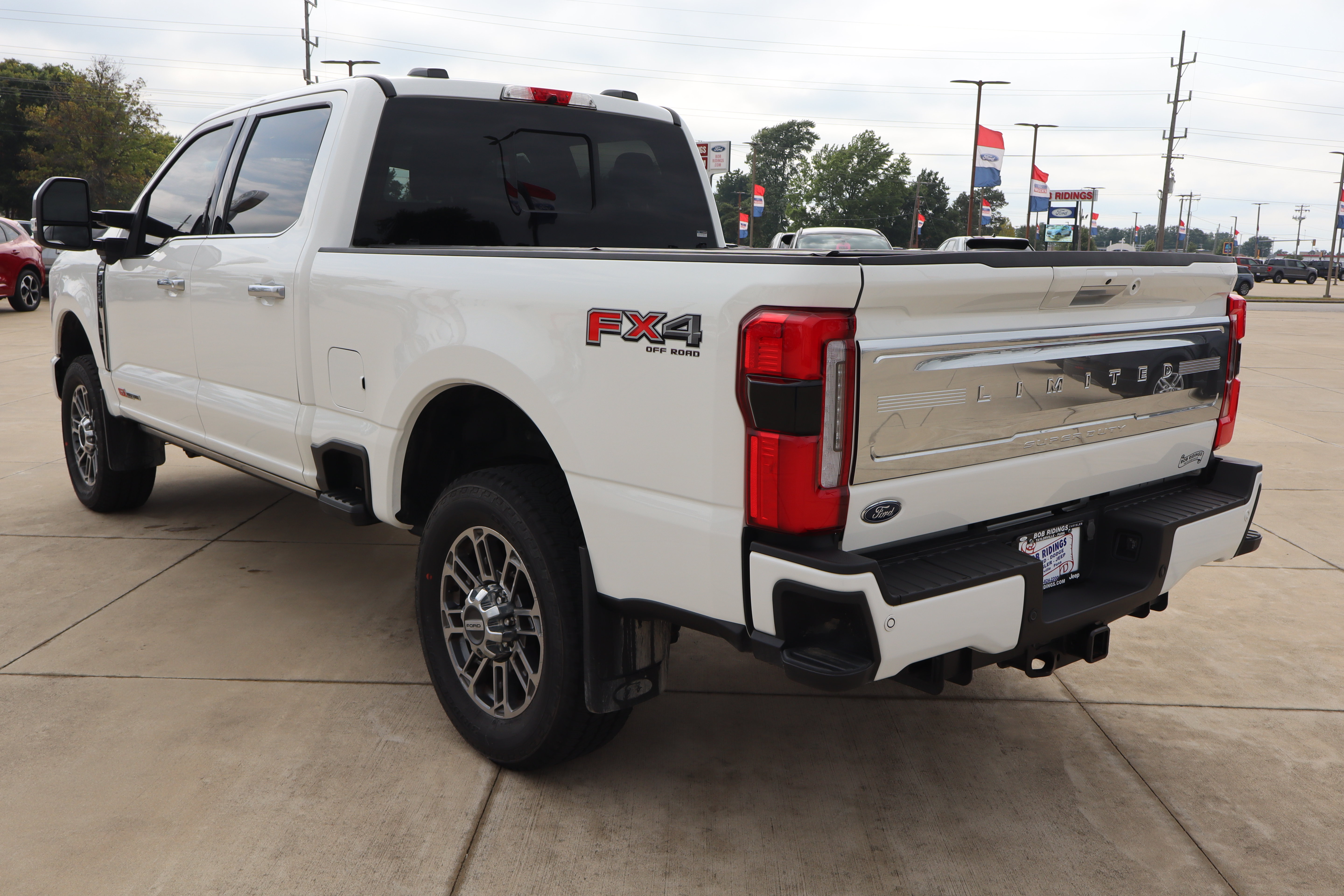 Used 2024 Ford F350 Limited w/ FX4 Off-Road Package AWD/4WD image 7