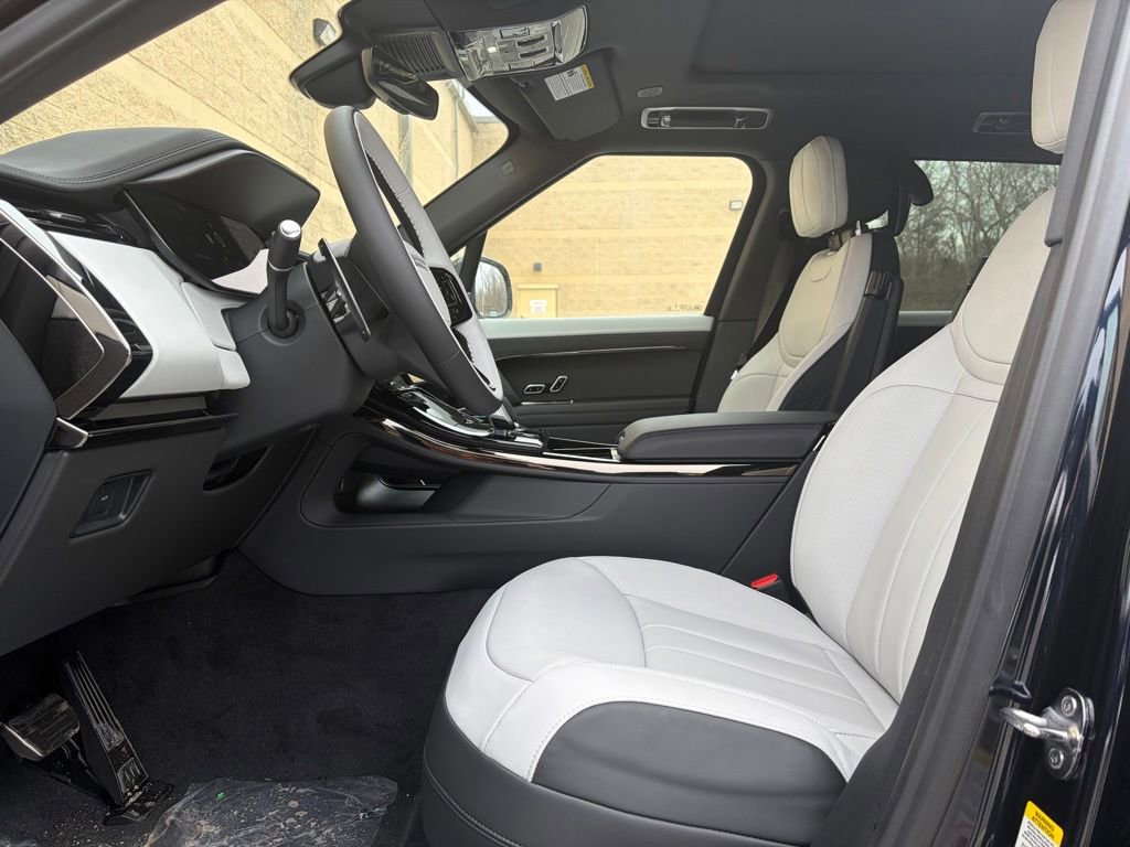 New 2026 Land Rover Range Rover Sport Dynamic SE AWD/4WD image 11